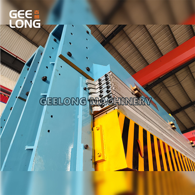 Mesin Press Panas Multi-lapis untuk Kayu Lapis Berwajah Film