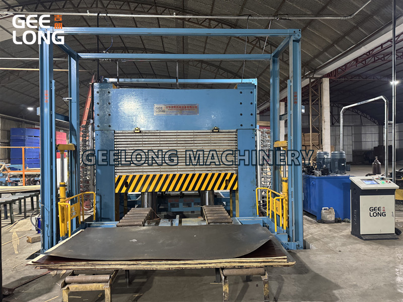 Mesin Press Panas Kayu Lapis Berwajah Film 5x5 kaki (7)