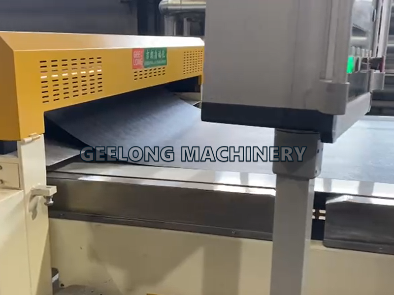 mesin-pemotong-film-fenolik-geelong-mesin-roll-to-sheet (2)