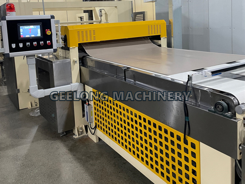 mesin-pemotong-film-fenolik-geelong-mesin-roll-to-sheet (1)